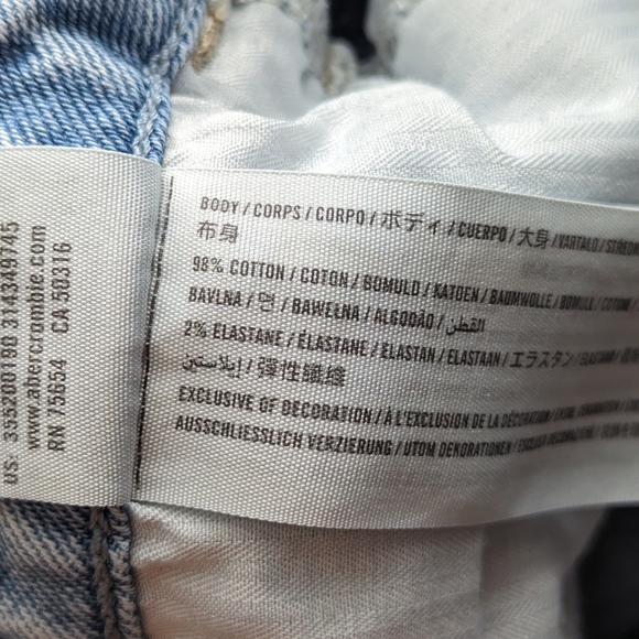 Hollister Ultra High-Rise Mom Jeans - Light Wash - 5R - Picture 11 of 11